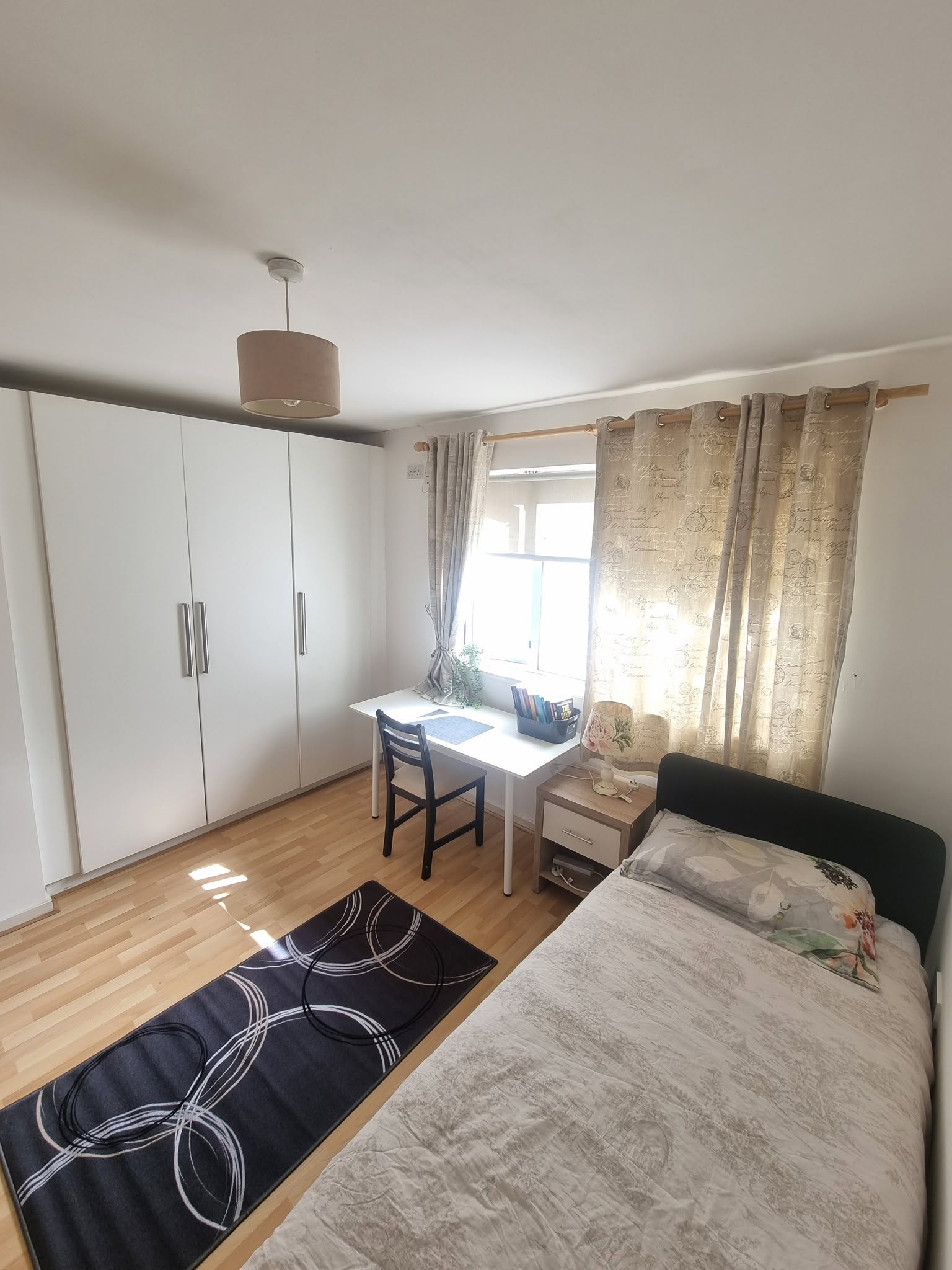 Ensuite room for one person in Santry Cross, Dublin 9