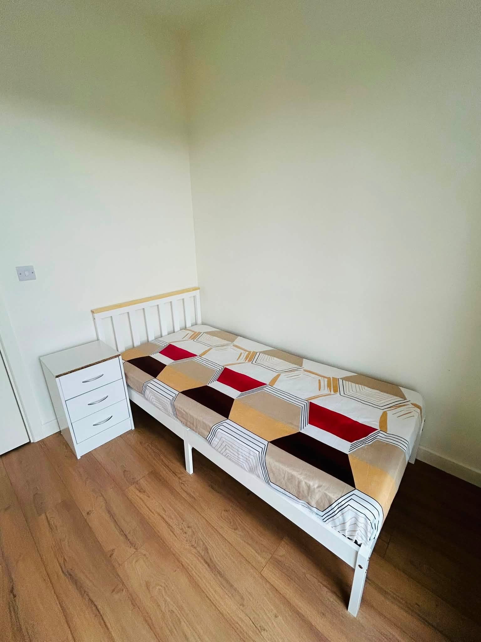 Private room in shared house in Redford Parkview, Adamstown, Lucan