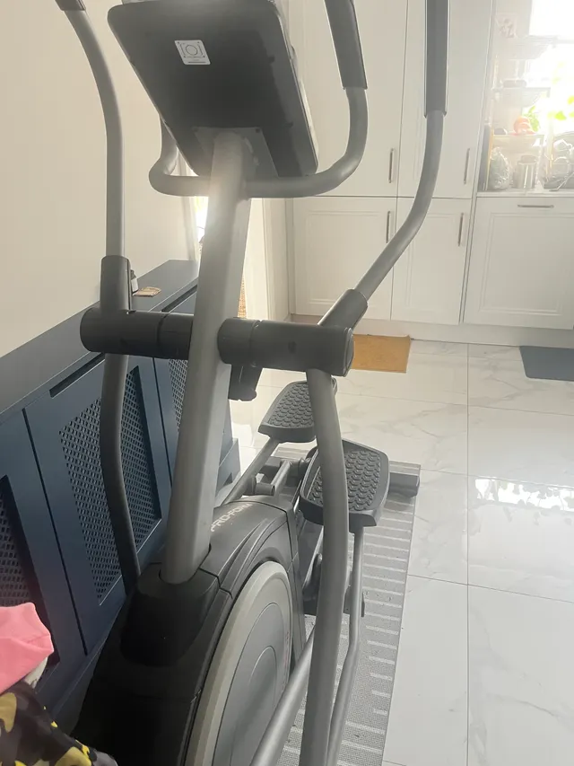 ProForm 420E Elliptical Cross Trainer – Good Condition