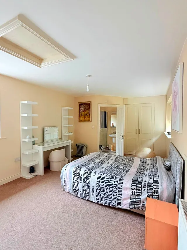 Large double room with private bathroom in Drogheda area, photo 1