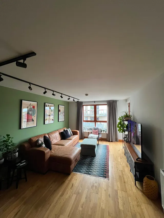 Large double room with balcony access in Fairview, Dublin 3